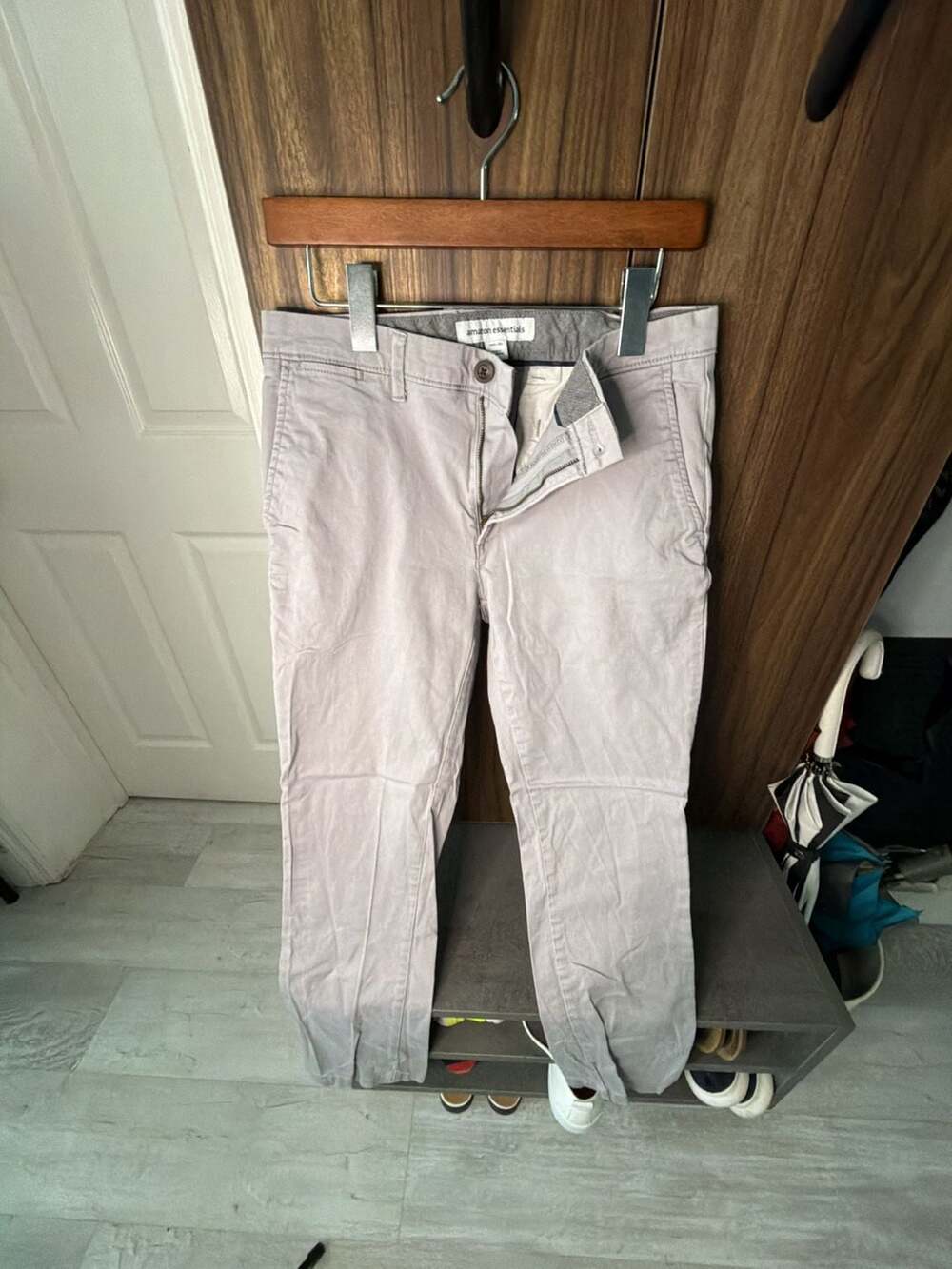 Amazon Essentials Men's Gray Chino Pants Slim Fit Size 30W x 30L